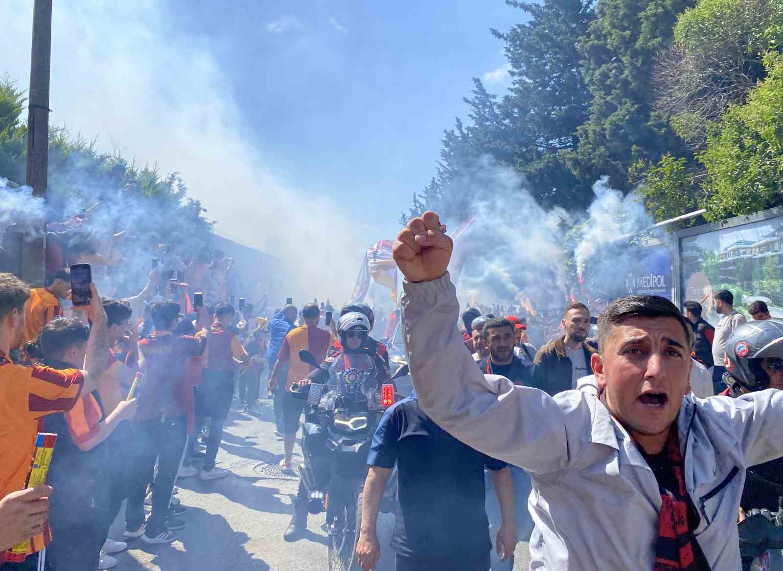 Galatasaray kafilesine Konya yolculuğu öncesi yoğun ilgi