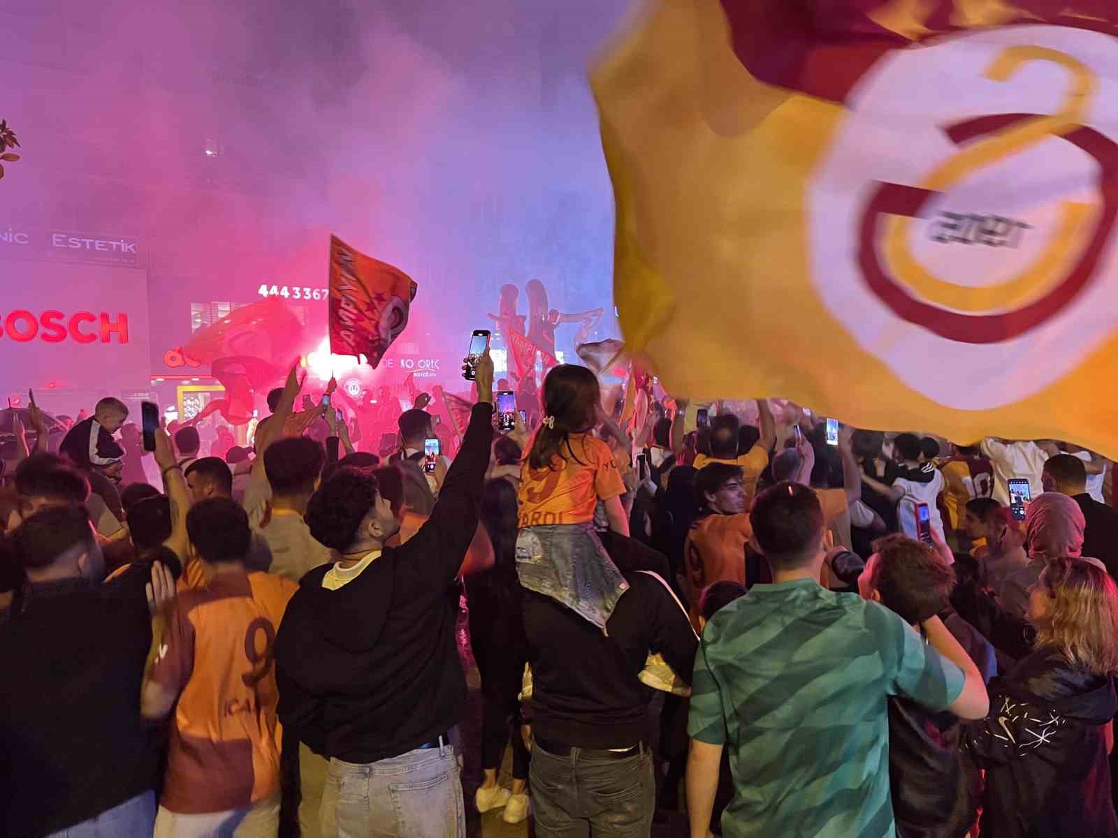 Galatasaray’ın şampiyonluğu Manisa’da coşkuyla kutlandı