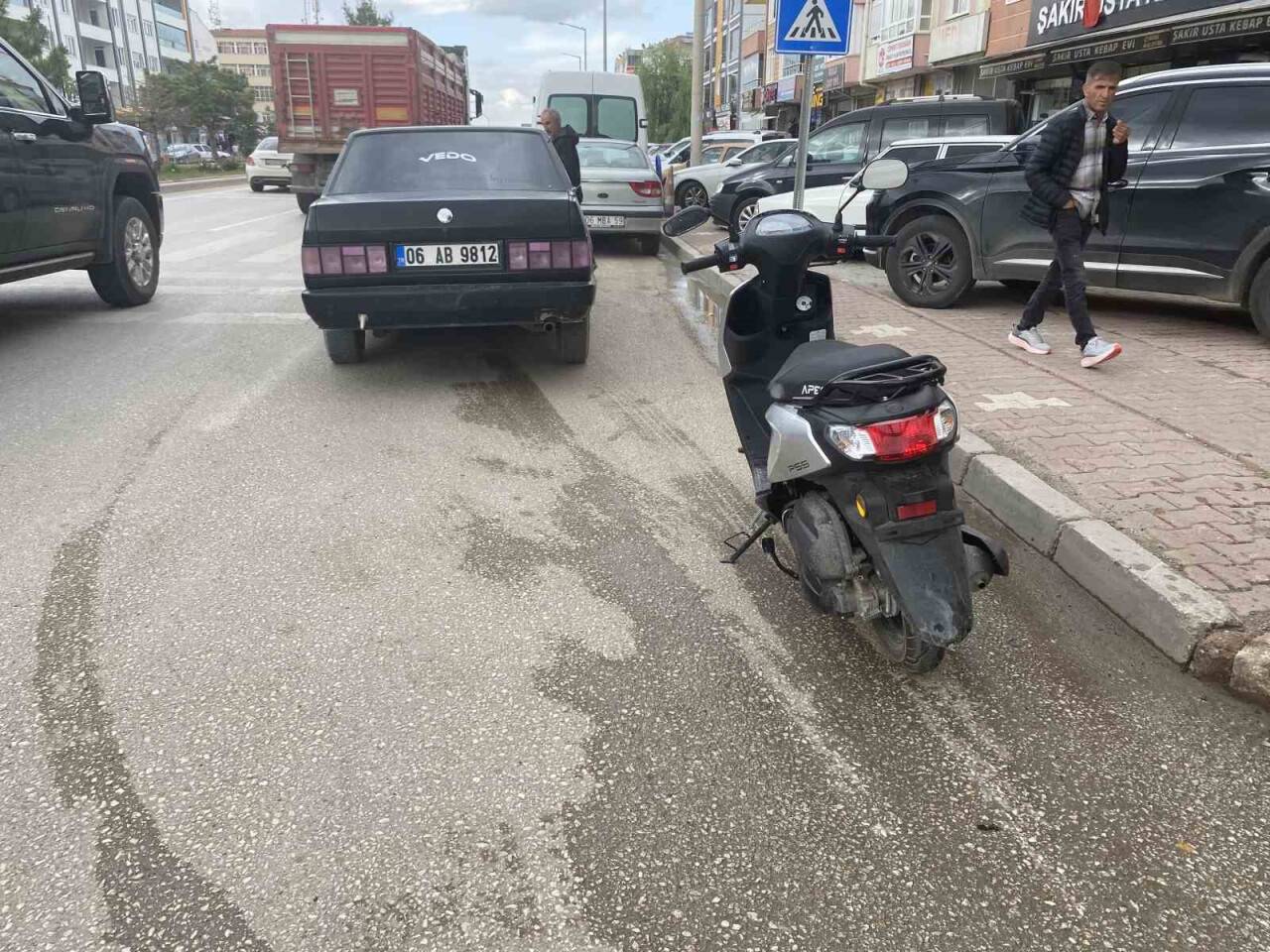 Konya'da kaza! Motosiklet otomobile çarptı:1 yaralı