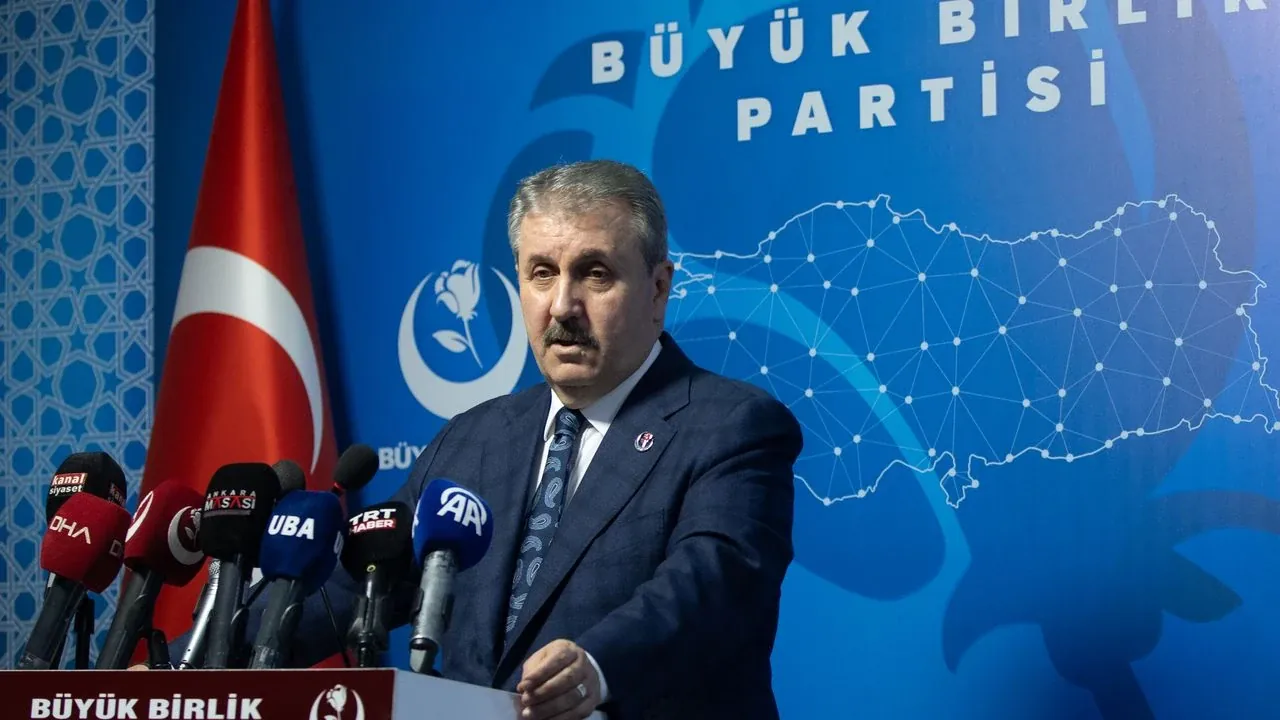 BBP Genel Başkanı Destici: Emekliye 5 bin lira zam 10 bin lira ikramiye verilmeli