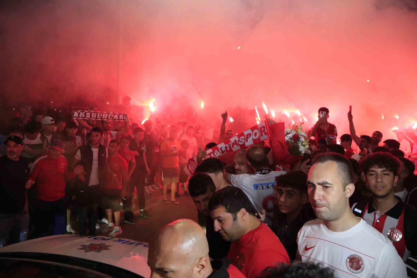 Antalya’da Alex izdihamı