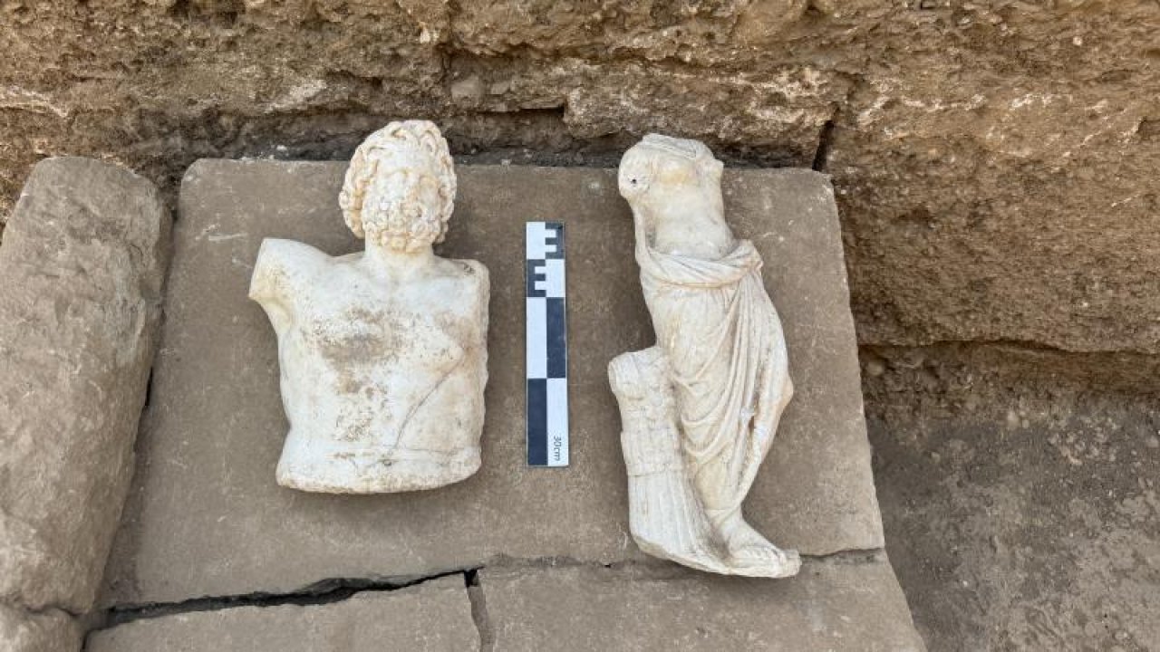 Aspendos Antik Kenti'nde bulunan Zeus ve Afrodit heykelleri bulundu