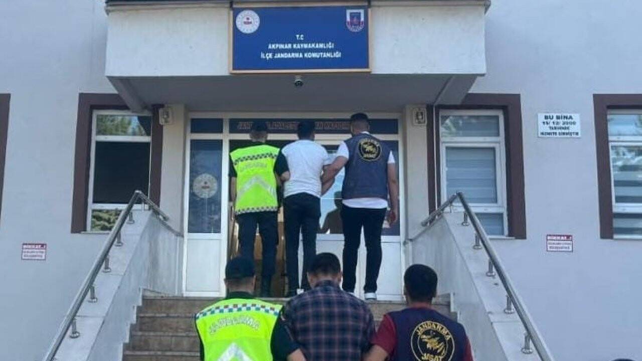 Fenomen muhtar adayını dolandıranlar yakalandı