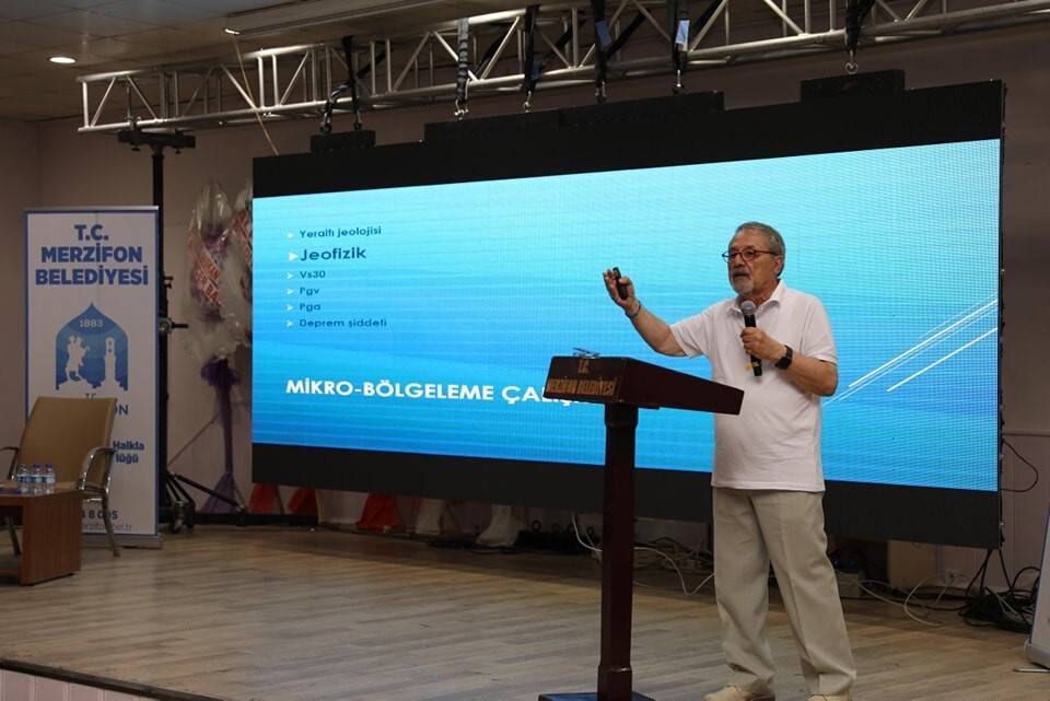 Naci Görür’den deprem molozları için uyarı