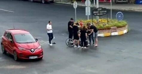 Başıboş köpekler bu defa yaşlı şahsı hastanelik etti