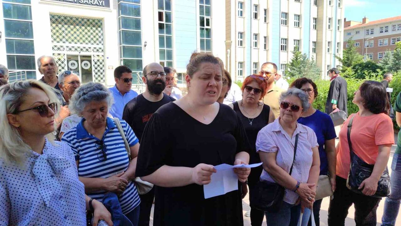 Eski öğrencisinin tacizine uğradığı iddia edilen akademisyen: "7 aydır evimde esirim"