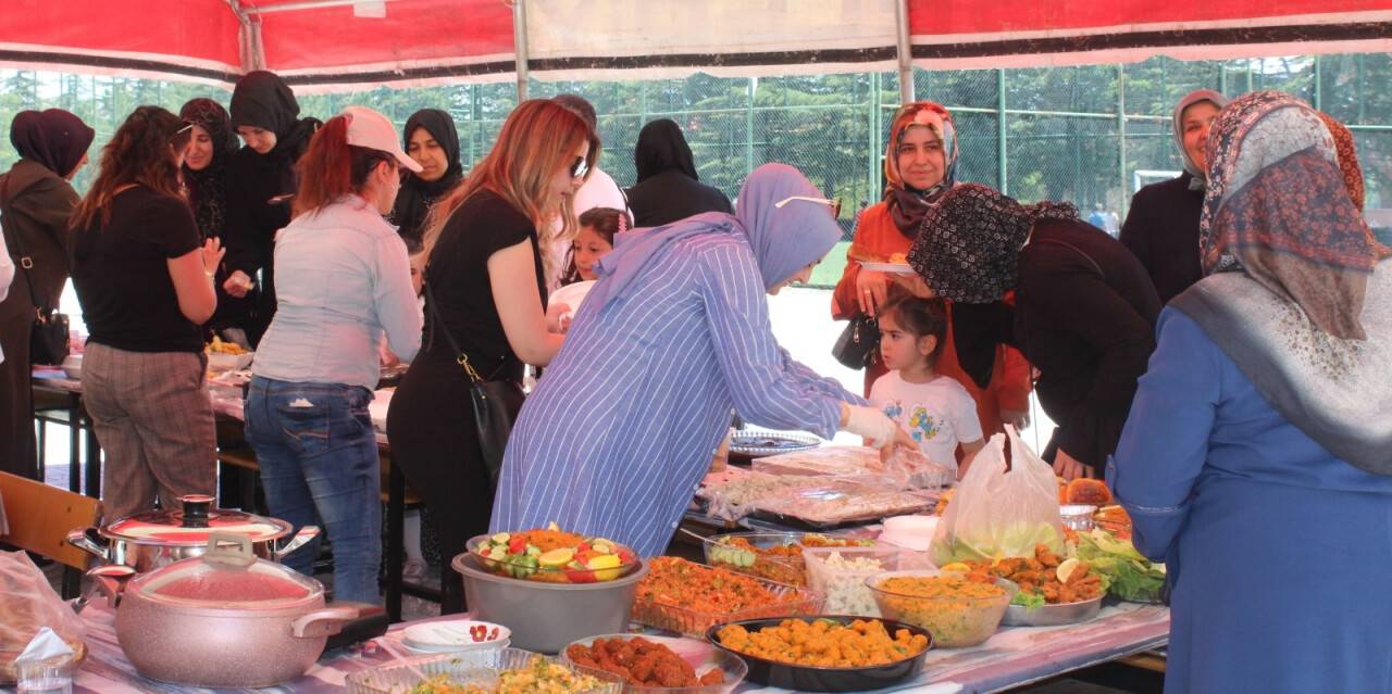 Yunak'ta dar gelirli öğrenciler için kermes