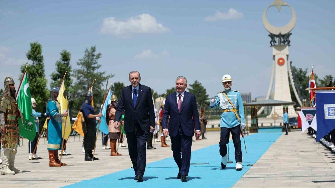 Cumhurbaşkanı Erdoğan, Mirziyoyev’i resmi törenle karşıladı