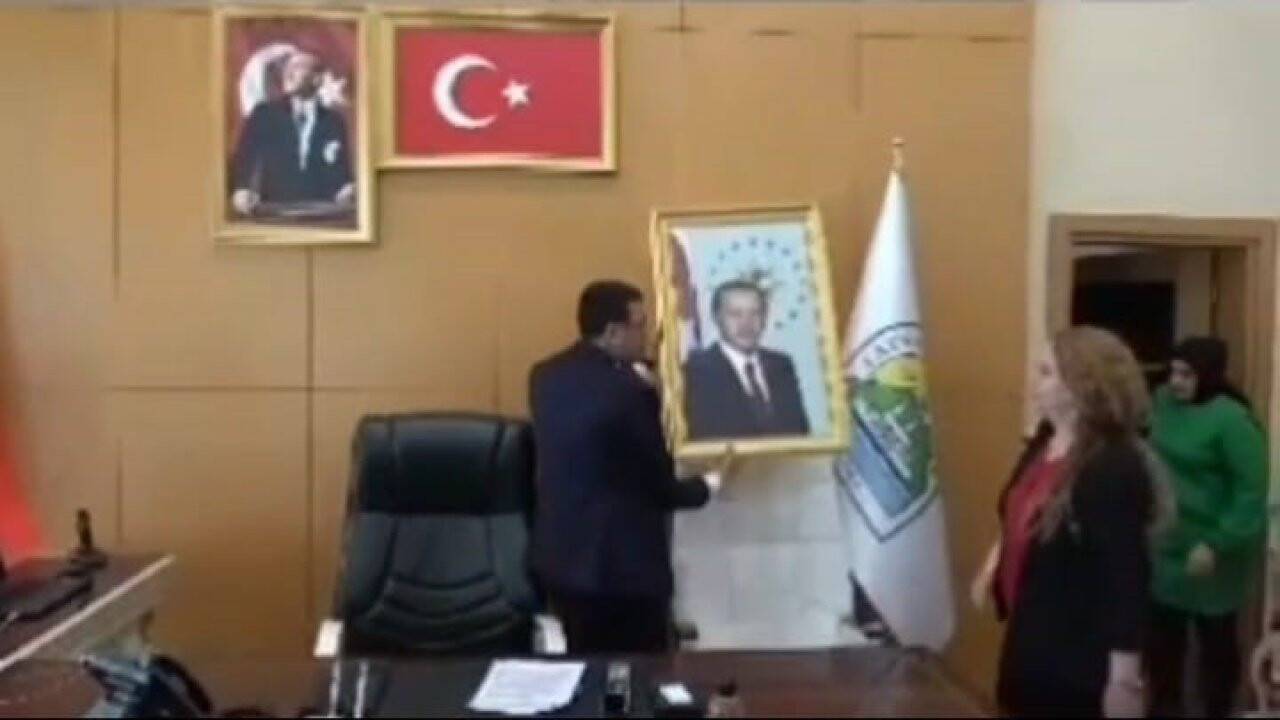 Cumhurbaşkanının fotoğrafını indiren DEM Partili başkana soruşturma