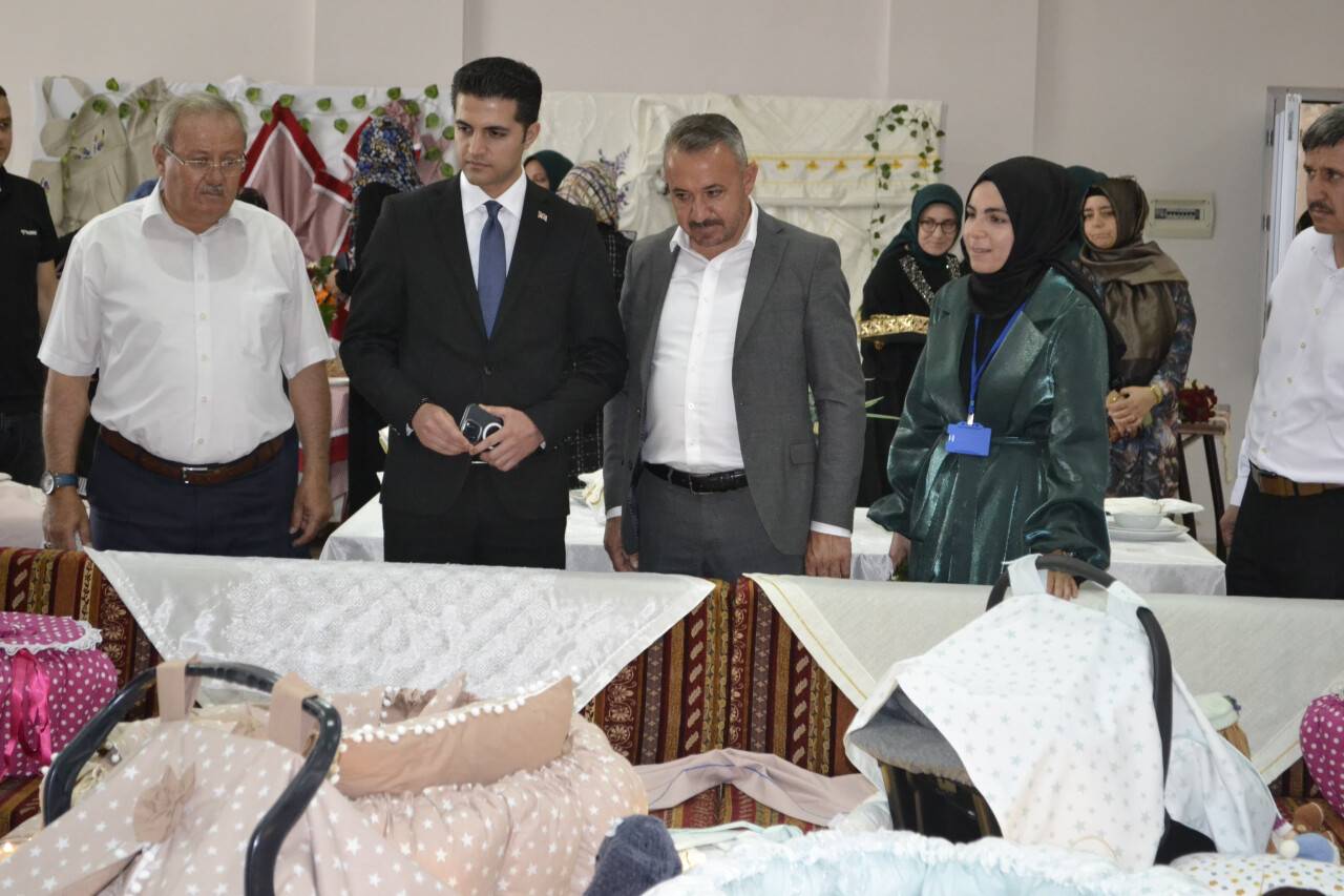 Dedeler'de yıl sonu sergisi açıldı