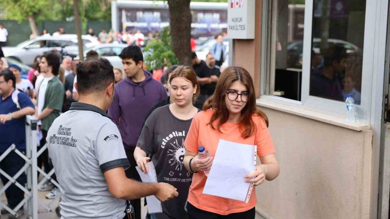 YKS’nin ilk oturumu TYT tamamlandı