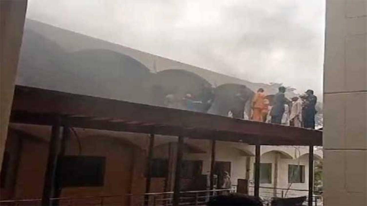 Pakistan’da hastane yangını: 5 çocuk öldü