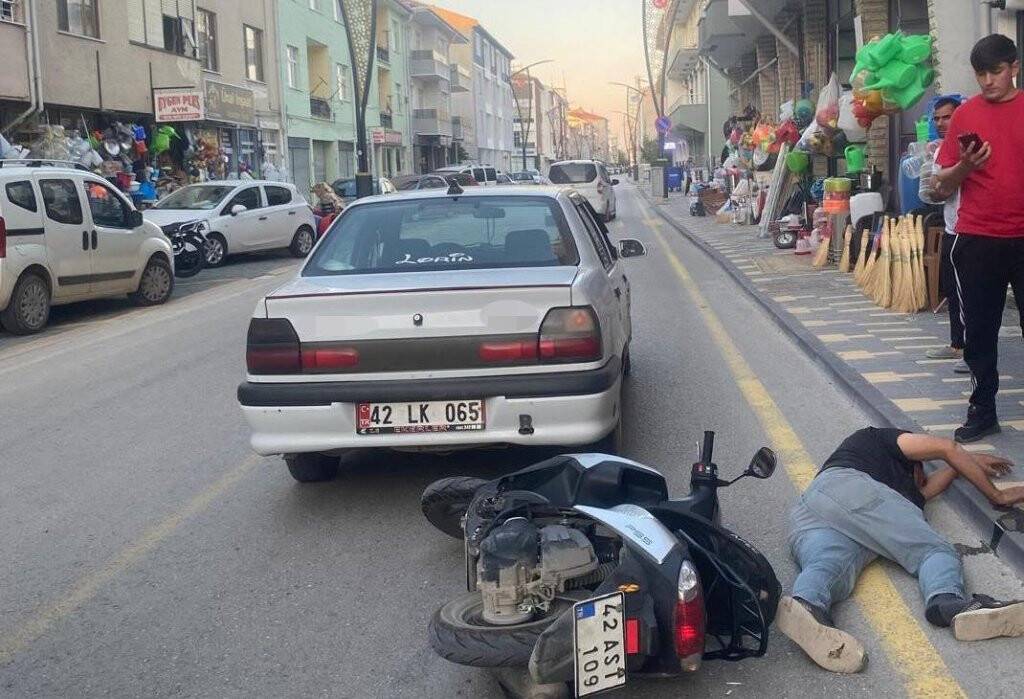 Konya'da motosiklet otomobile çarptı: 1 yaralı