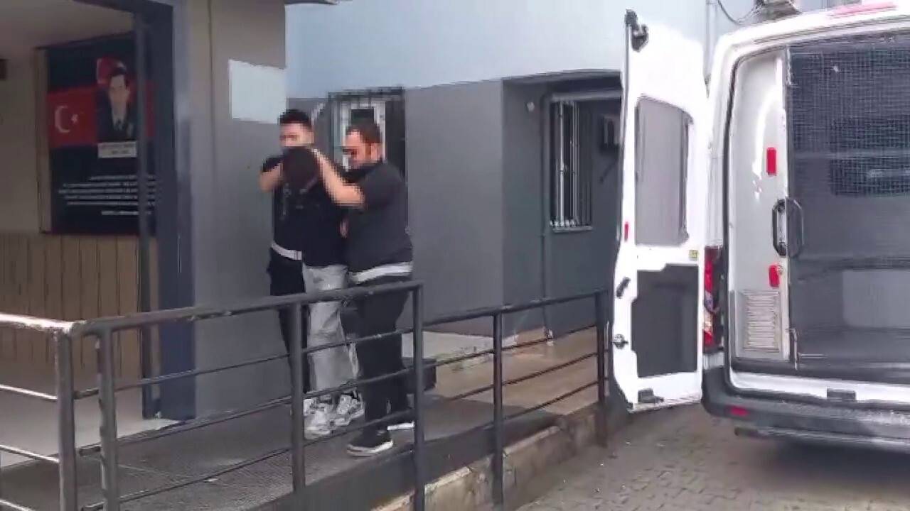 Trafikte bıçak çekip 'seni ikiye bölerim' demişti, yakalandı