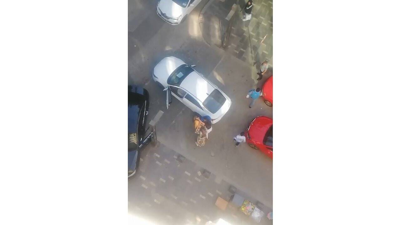 Kadınların yol verme kavgası kameralara yansıdı