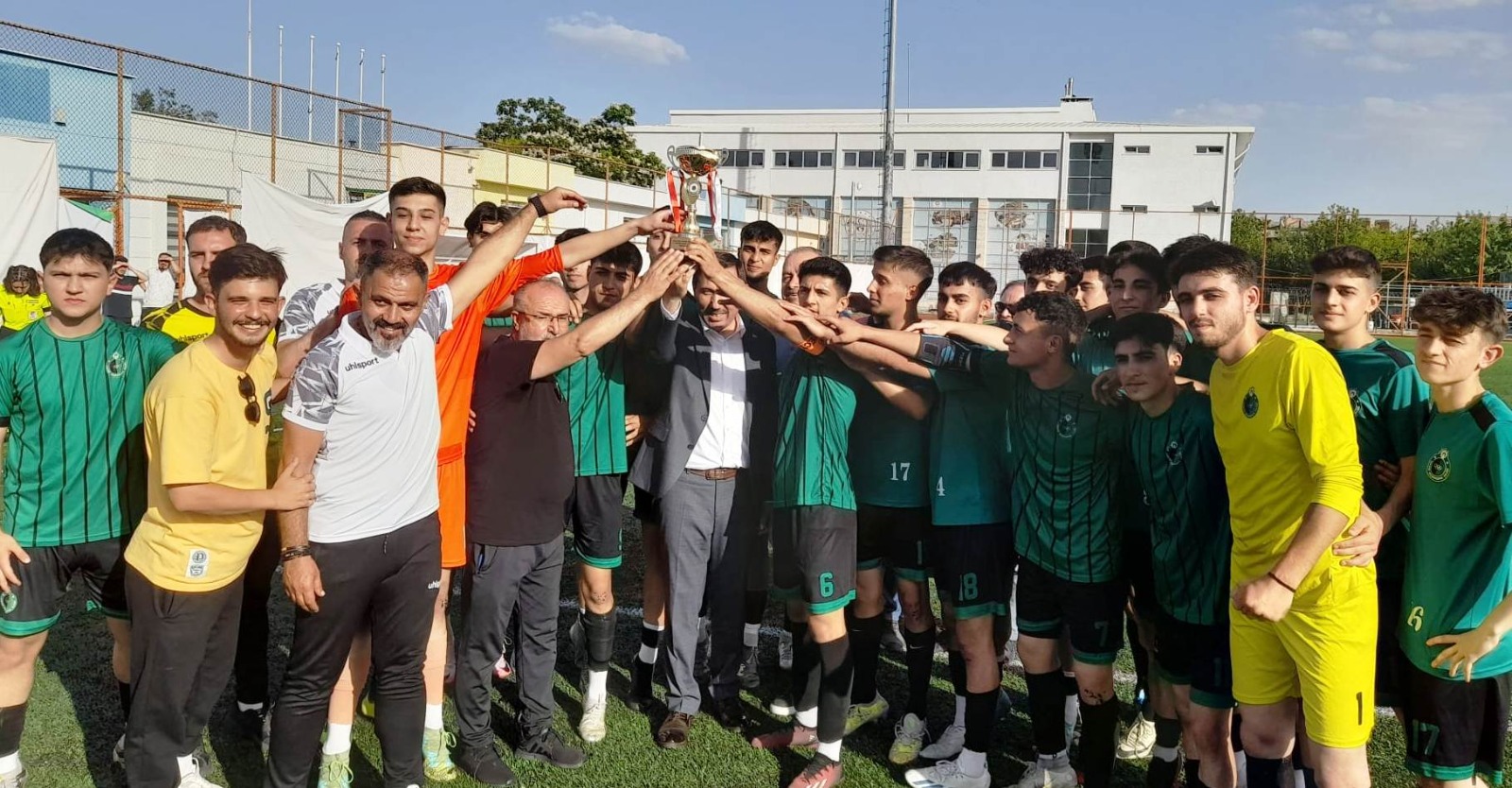 Karatay Belediyespor şampiyonluk kupasını aldı