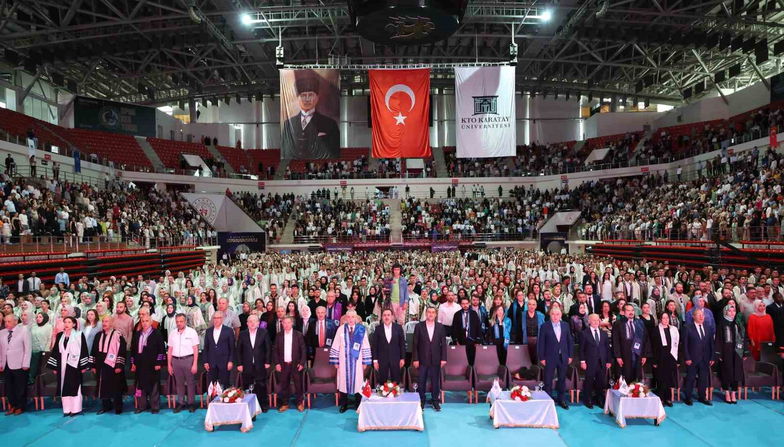 KTO Karatay üniversitesi 12. dönem mezunlarını verdi