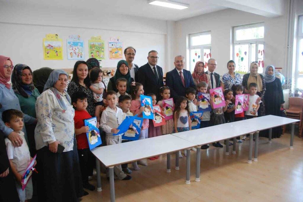 17 bin öğrenci Akşehir'de karne alıp yaz tatiline girdi