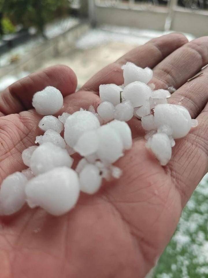 Ankara’nın birçok bölgesinde etkili sağanak yağmur ve dolu başladı