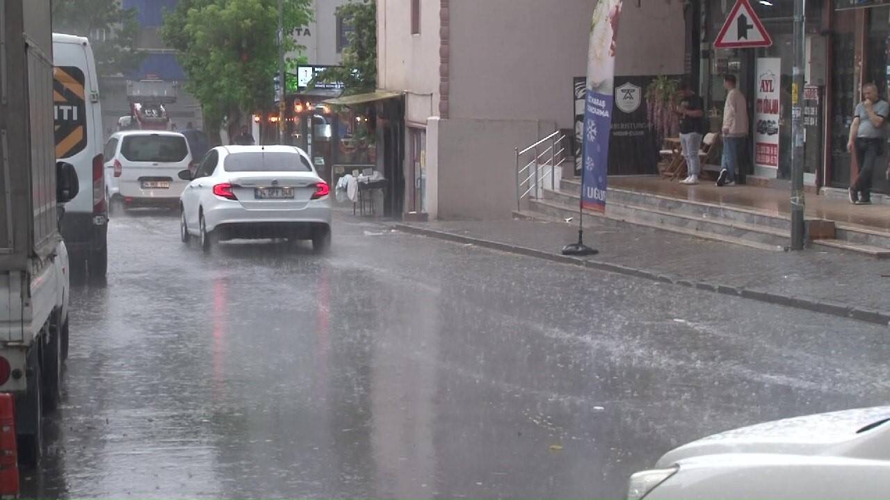 İstanbul Anadolu Yakası’nda sağanak yağış etkili oluyor