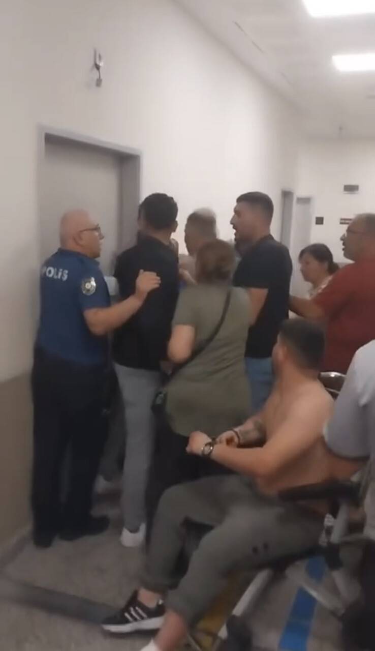 Hasta ve yakınları küfürlerle doktora saldırdı