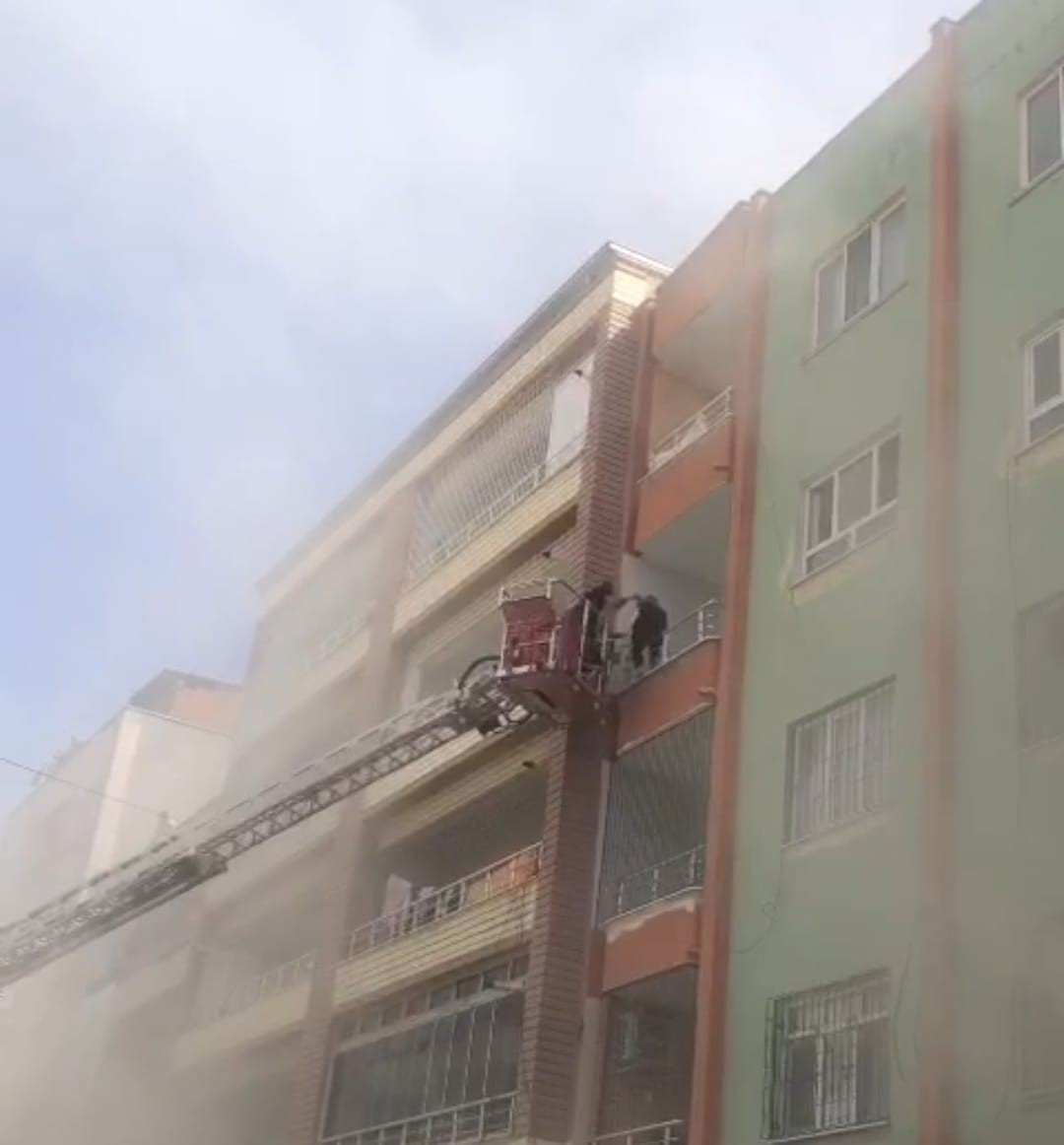 Batman’da 6 katlı binada yangın paniği: 5 kişi kurtarıldı