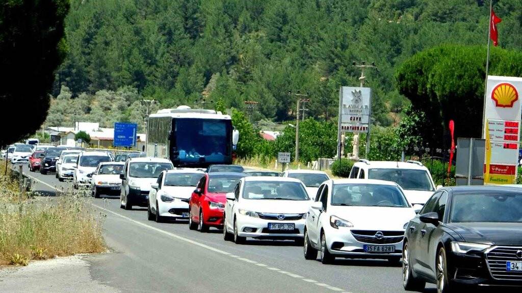 Tatilciler akın etti