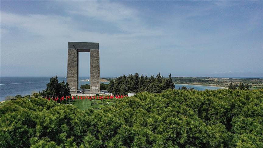 Çanakkale'de yangın nedeniyle girişlerin durdurulduğu Tarihi Alan ziyarete açıldı