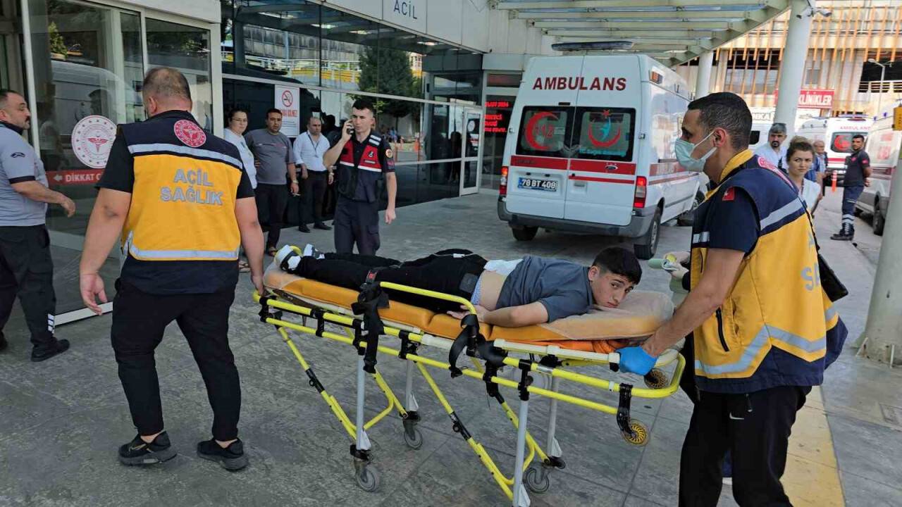 Düğünde atılan silahla bir çocuk sırtından yaralandı