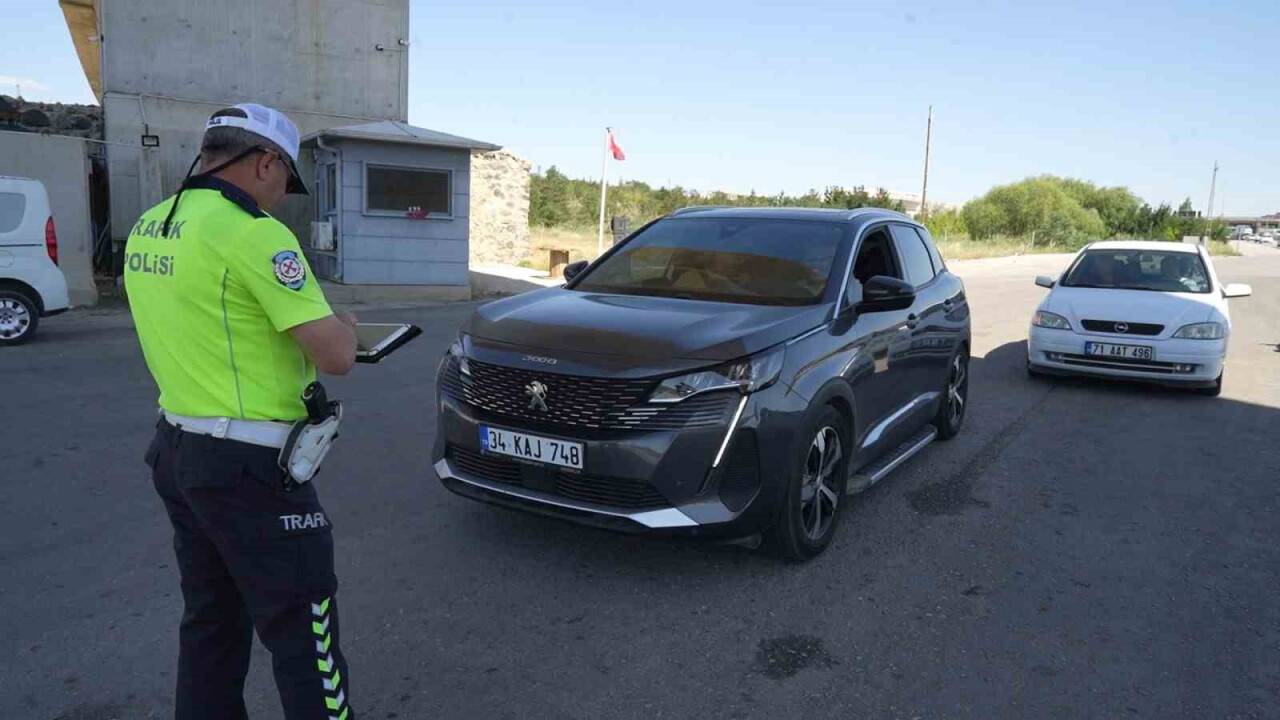 43 ilin geçiş güzergahında trafik akıcı, denetimler sıkı
