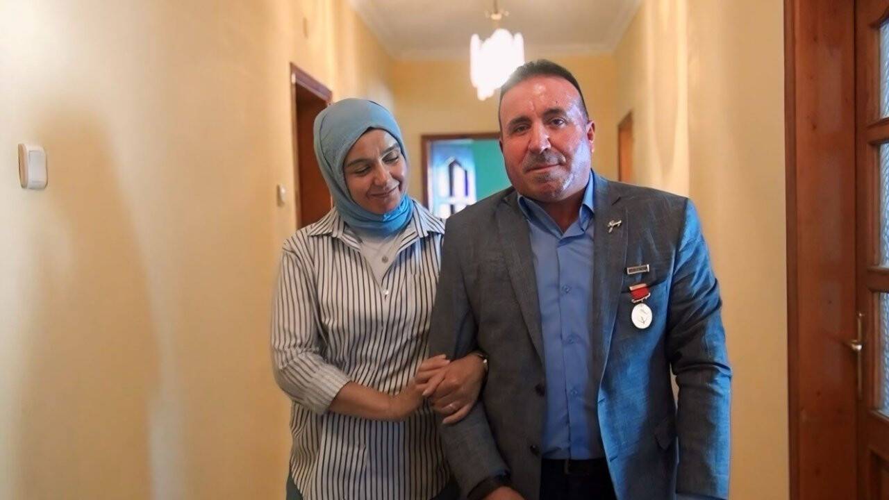 CHP’li belediye terör gazisini göverinden alarak temizlikçi yaptı