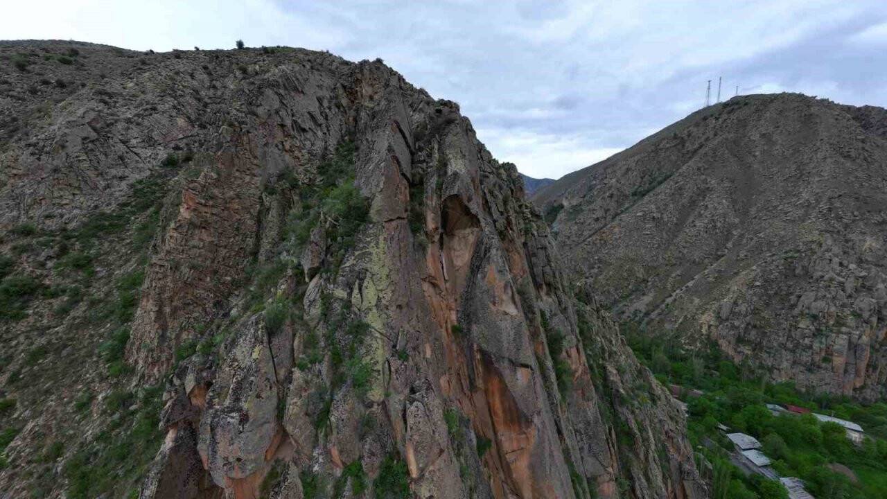 Dikkatli bakanlar burada Atatürk'ü görüyor!