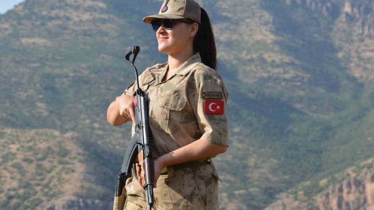 Azerbaycanlı kadın korucu Hakkari'de 6 yıldır vatan nöbetinde
