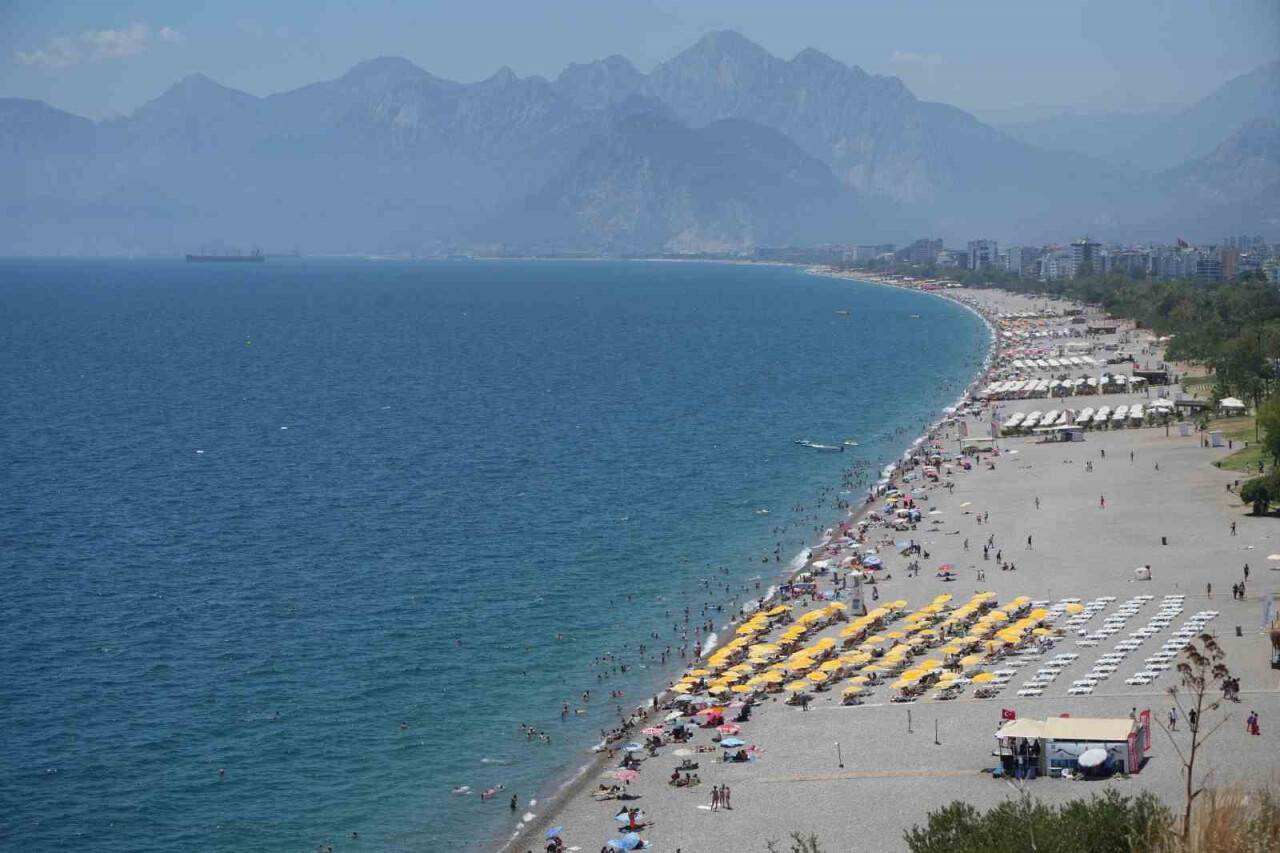 Antalya’da yüzde 90’a varan nem oranı bunalttı