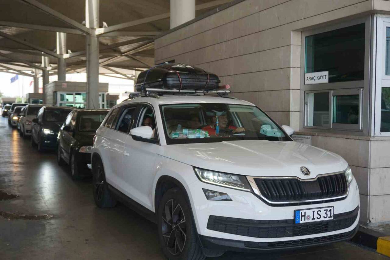 Kapıkule’de gurbetçi yoğunluğu başladı