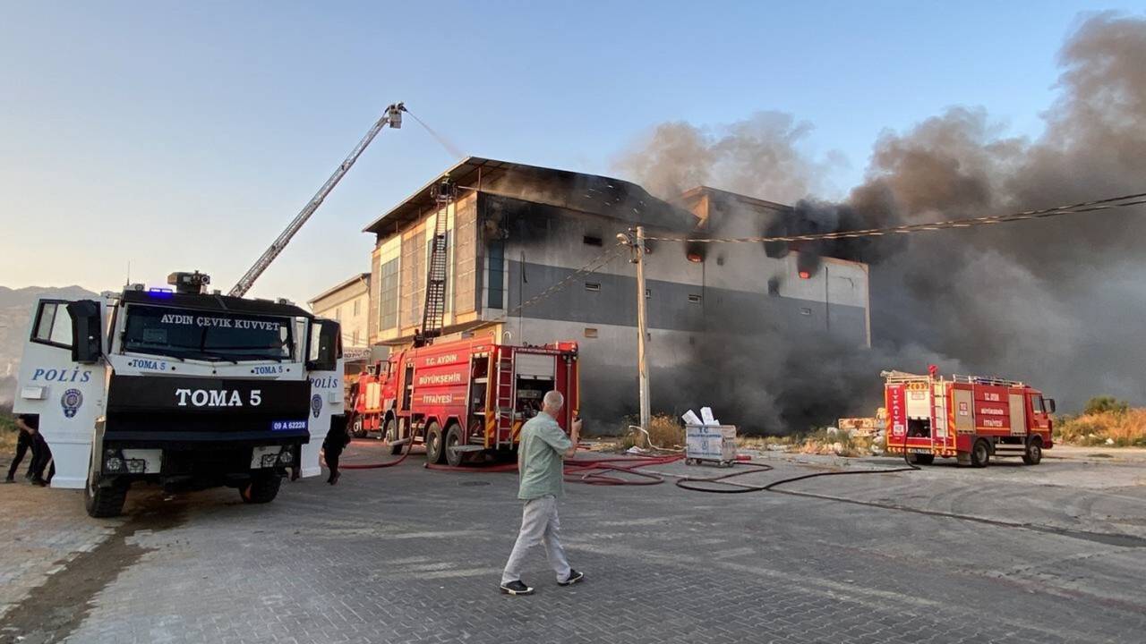 Aydın’da dumanlar gökyüzünü kapladı