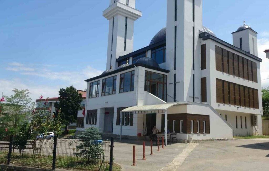 Kiliseye benzetildiği için inşaatı bekletilen cami 18 yıl sonra bitirildi