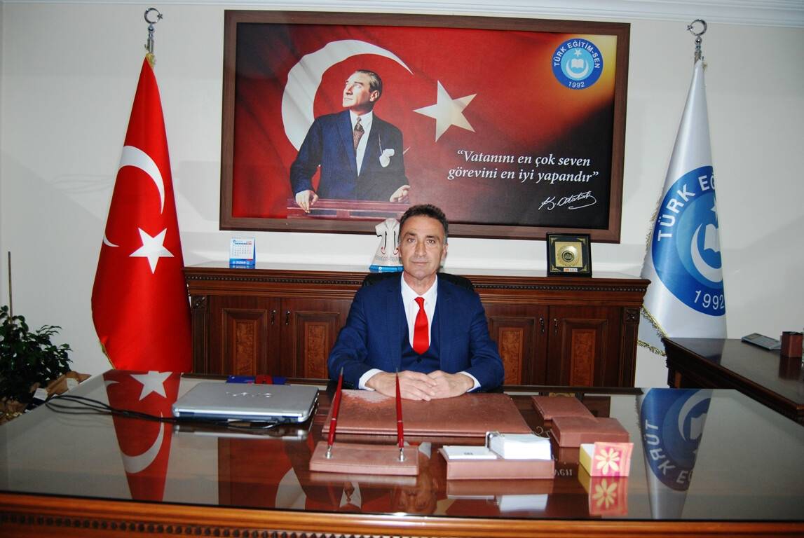 Kamu-Sen 32. yaşını kutluyor