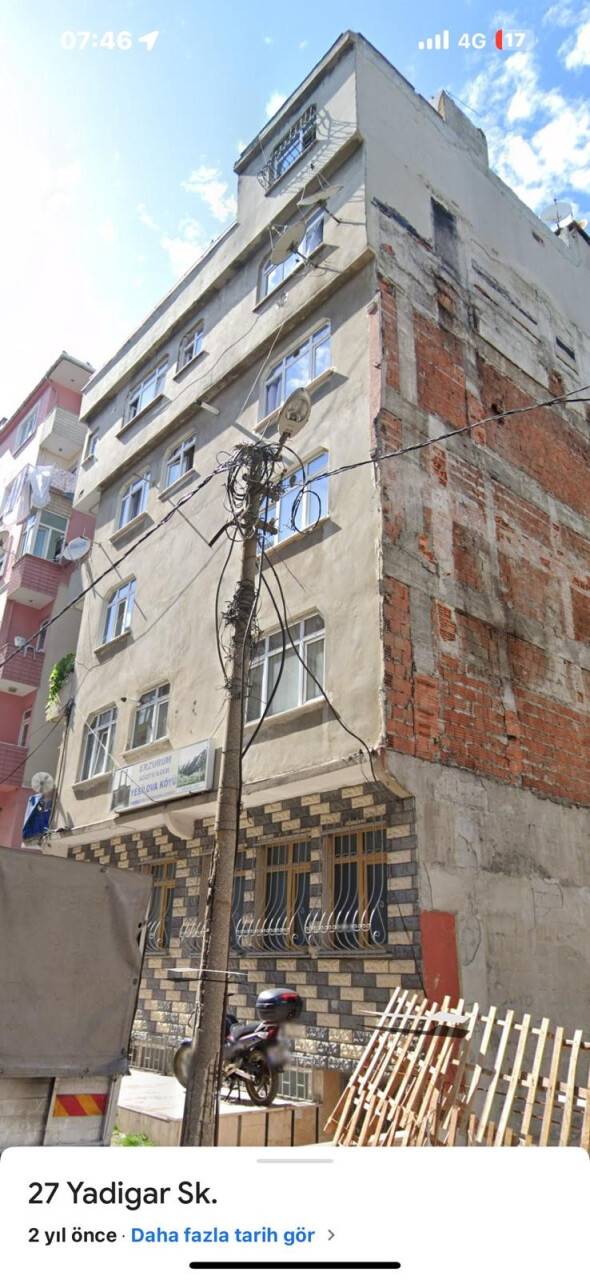 İstanbul'da çöken binadan kurtulan vatandaşların paniği kamerada