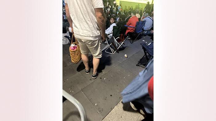 Milli maçı izlerken parmağı koptu!