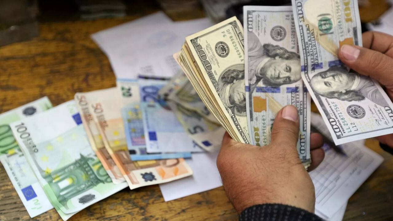 Döviz kurları güne yükselişle başladı