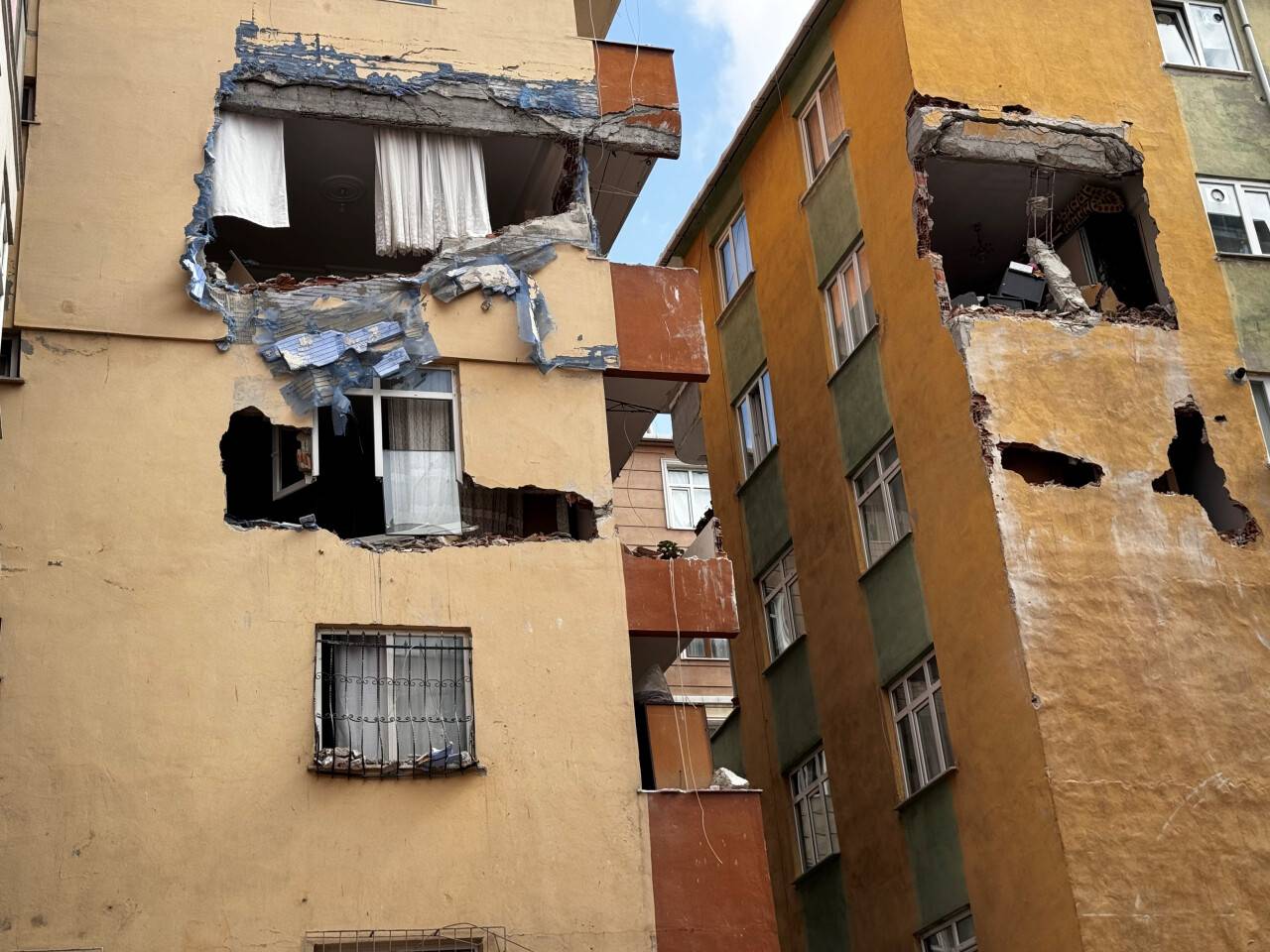 İstanbul'da çöken binanın deniz kumuyla yapıldığı ortaya çıktı