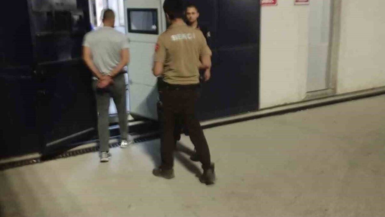 25 yıl hapis cezası olan şahıs sahte kimlikle yakalandı!