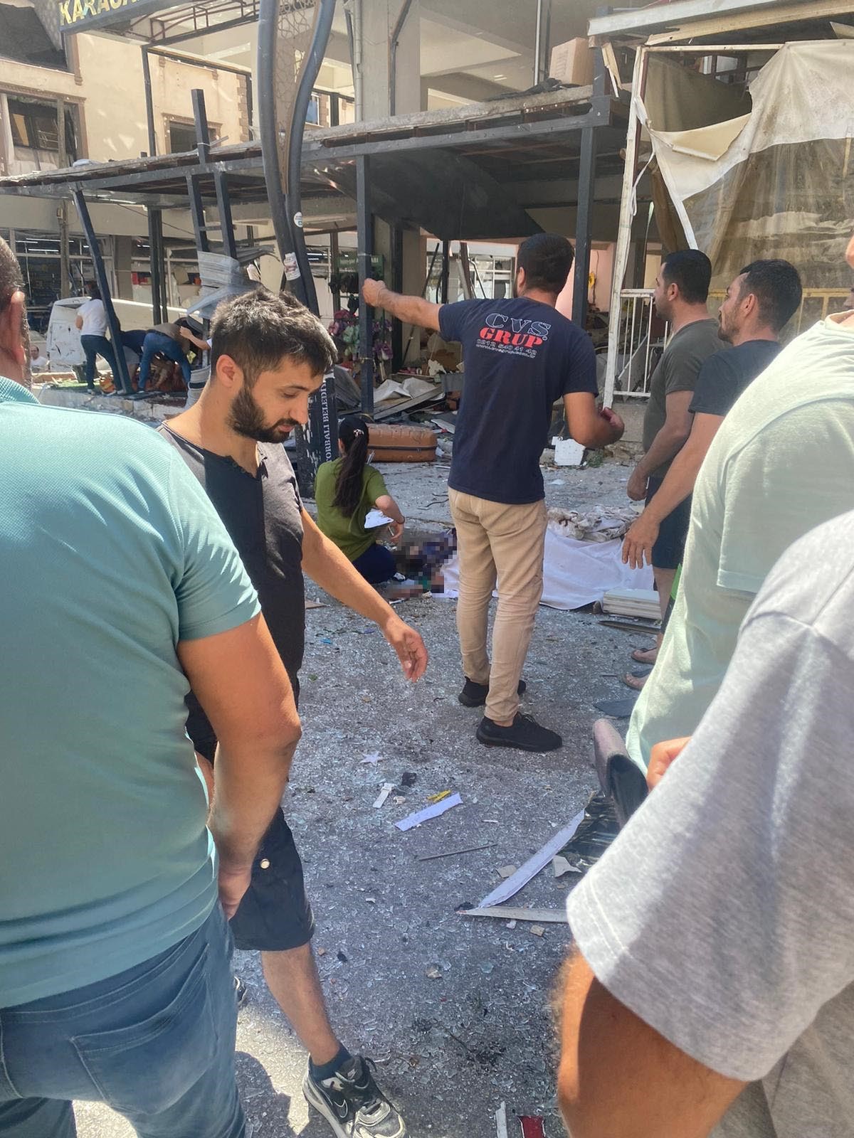 İzmir'de doğal gaz patlaması: 2 can kaybı,16 yaralı!