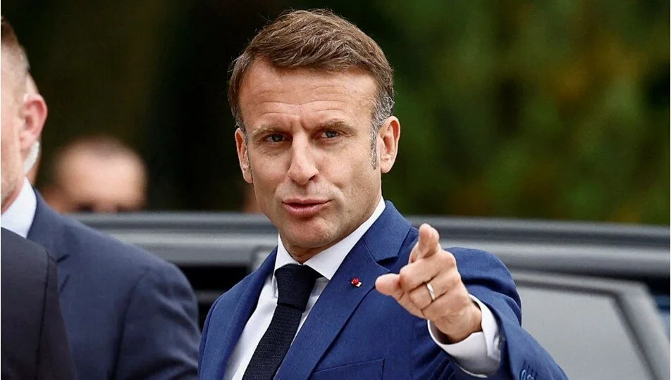 Macron: "Aşırı sağa tek bir oy bile verilmemeli"