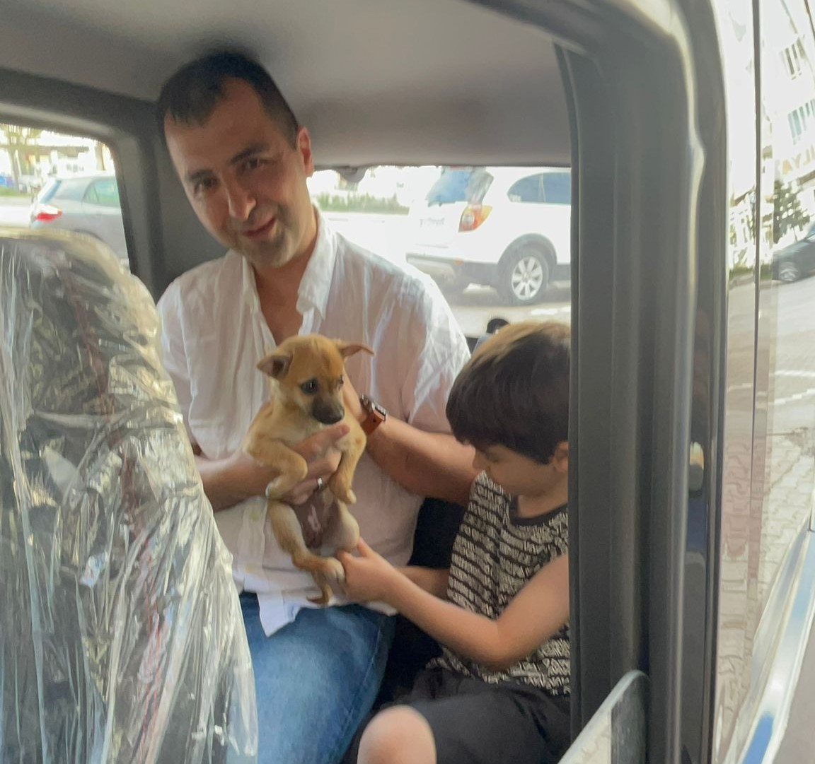 Konya’da otomobilin motoruna sıkışan köpeği itfaiye kurtardı