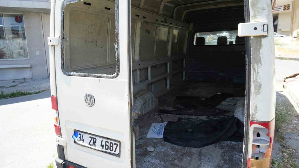 İstanbul'da terk edilmiş araçlar vatandaşların korkulu rüyası oldu