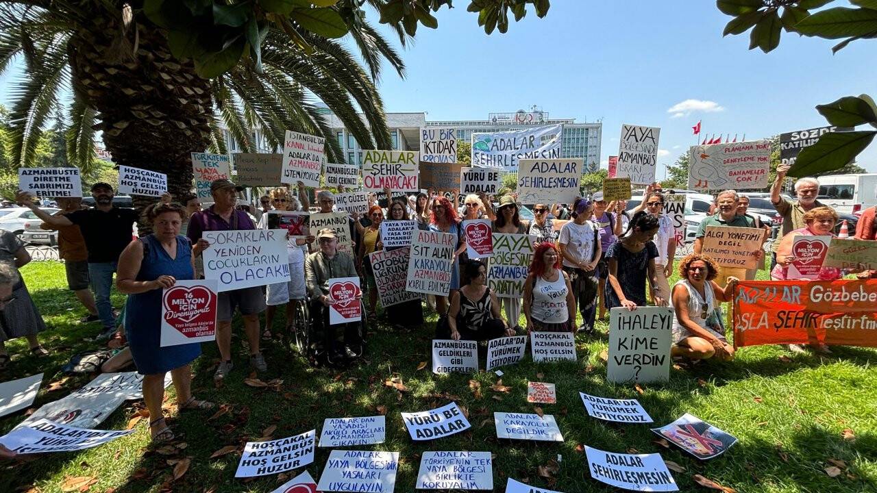 İmamoğlu'na Adalılardan "azmanbüs" protestosu!