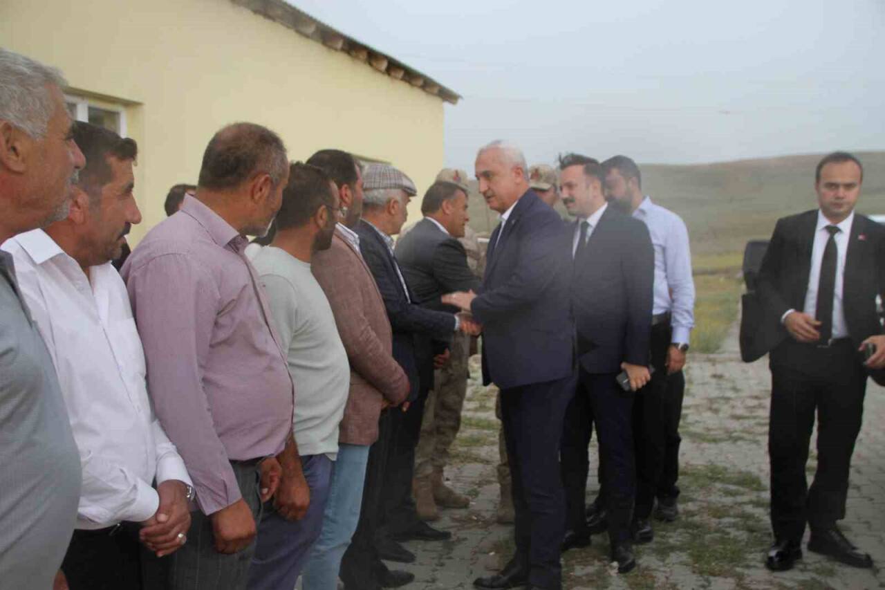 Vali Çakır’dan sel felaketinin yaşandığı köye taziye ziyareti