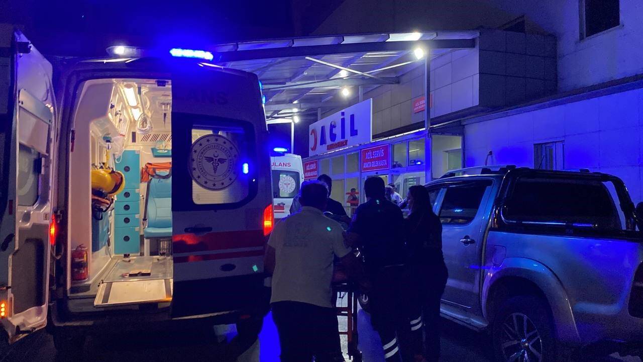 Motosiklet ile otomobil çarpıştı: 7 yaralı